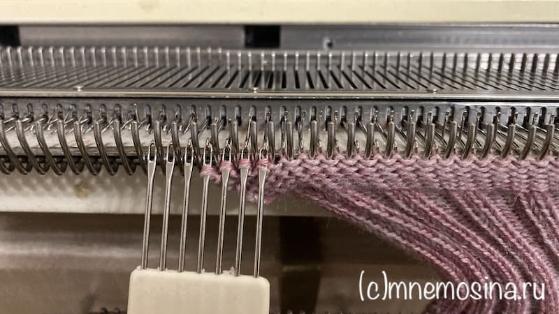 Убавление петель на голени гольфов слева