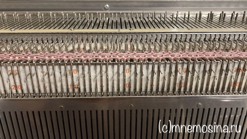 Вязание резинки гольфов по кругу на вязальной машине