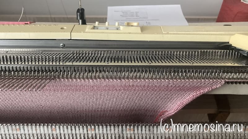 Выдвигаем иглы в ПНП при вязании мыска гольфов