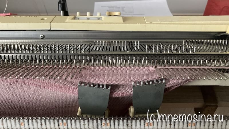 Задвигаем иглы в РП при вязании мыска гольфов