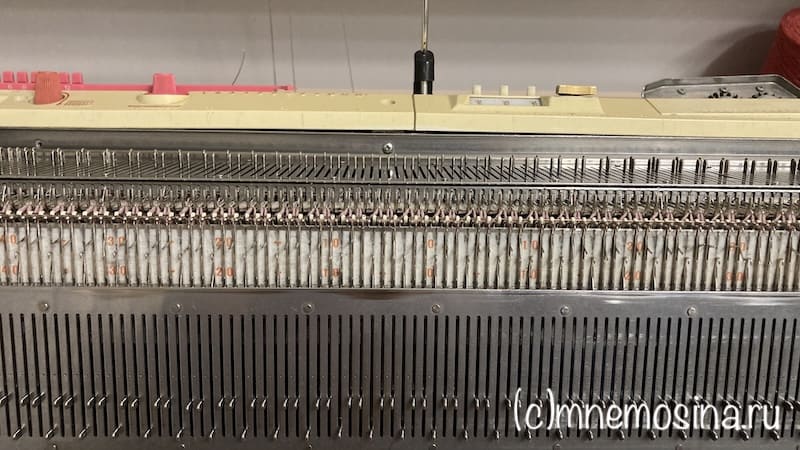 Заработок резинки гольфов зигзагом на вязальной машине