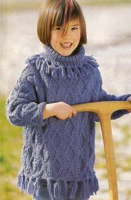 Вязание для детей. Вязаный пуловер  с бахромой на девочку. 